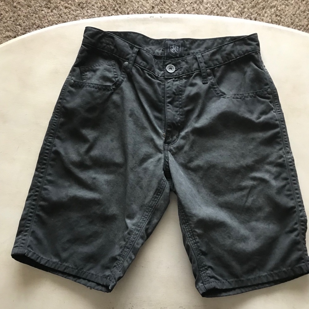 Rock & Republic men’s shorts distressed grey